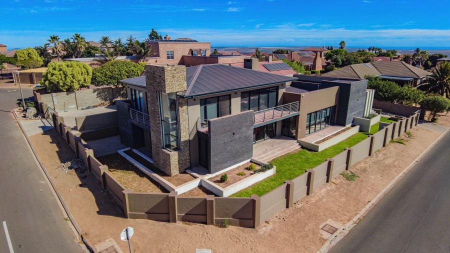 6 Bedroom Property for Sale in Vredenburg Western Cape